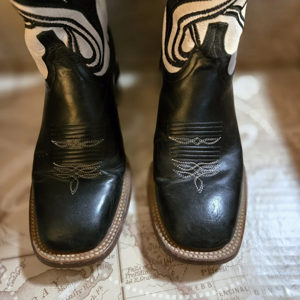 Lucchese Hypnotic sqare toe in black and bone - Picture 7 of 13